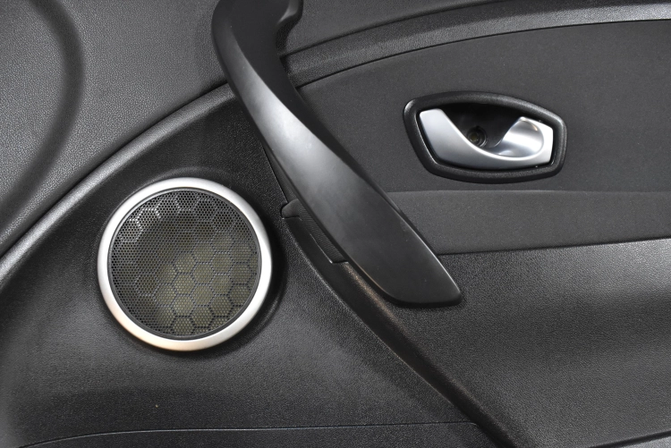 uzywany-boczek-tapicerka-drzwi-przod-prawy-renault-megane-iii-156042781.jpg-5.JPG