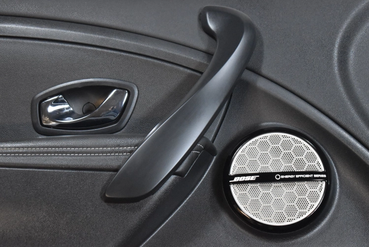 uzywany-boczek-tapicerka-drzwi-przod-lewy-skora-bose-renault-megane-3.jpg-4.JPG